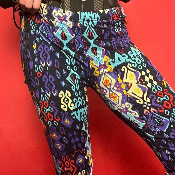 Cozy / colourful abstract patterned  leggings 🖤💜​​​​​​ - Picture 5 of 5